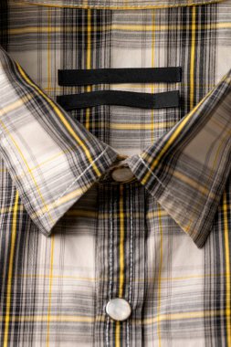 Klasik ekose gömlekli, gri ve sarı