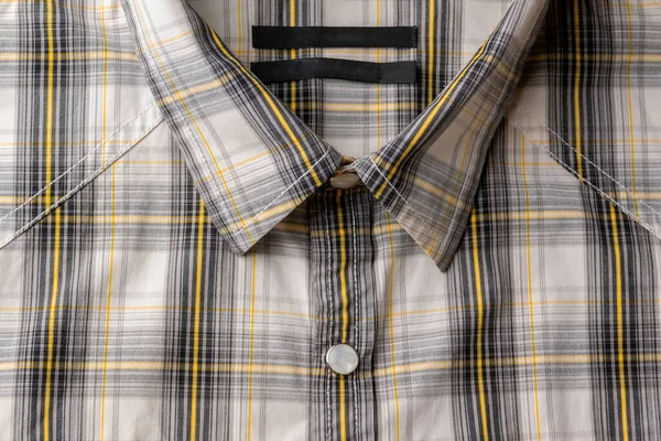Klasik ekose gömlekli, gri ve sarı