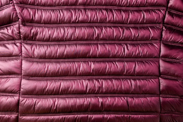 Mor kış ceketi, su geçirmez ve rüzgâr geçirmez kumaş, kumaş desenli.