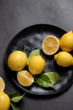 Çiğ taze limon. Hasat, tarım konsepti, sağlıklı organik malzemeler.