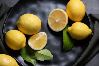 Çiğ taze limon. Hasat, tarım konsepti, sağlıklı organik malzemeler.