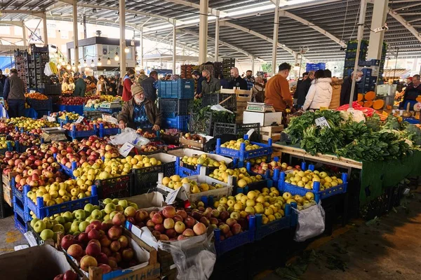 土耳其ANTALYA 2022年2月5日：安塔利亚当地市场的水果和蔬菜 — 图库照片