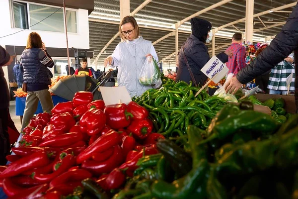 土耳其ANTALYA 2022年2月5日：安塔利亚当地市场的水果和蔬菜 — 图库照片