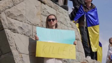 ANTALYA, TURKEY - 26 Şubat 2022: Ukrayna 'daki savaşı protesto. Ukrayna 'daki savaşı durdurun. Rus saldırısı..