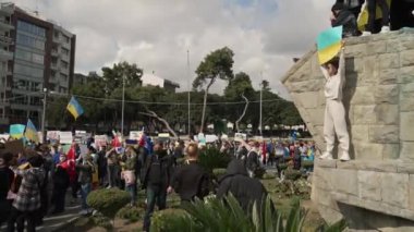 ANTALYA, TURKEY - 26 Şubat 2022: Ukrayna 'daki savaşı protesto. Ukrayna 'daki savaşı durdurun. Rus saldırısı..