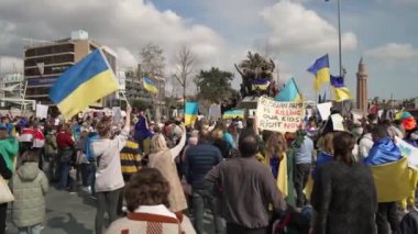ANTALYA, TURKEY - 26 Şubat 2022: Ukrayna 'daki savaşı protesto. Ukrayna 'daki savaşı durdurun. Rus saldırısı..