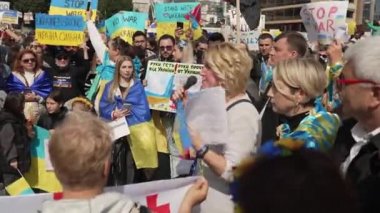 ANTALYA, TURKEY - 26 Şubat 2022: Ukrayna 'daki savaşı protesto. Ukrayna 'daki savaşı durdurun. Rus saldırısı..