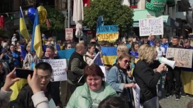 ANTALYA, TURKEY - 26 Şubat 2022: Ukrayna 'daki savaşı protesto. Ukrayna 'daki savaşı durdurun. Rus saldırısı..