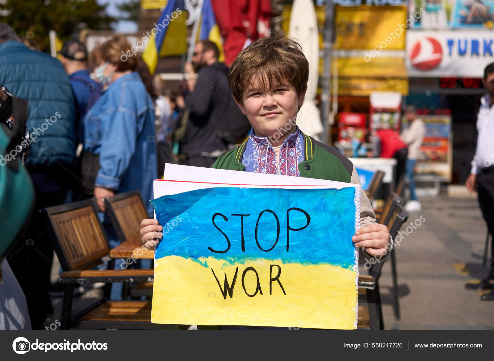 АНТАЛЯЯ, ТУРКЕЙ - 24 Февраля 2022 Года: Протест Украинской Войны.
