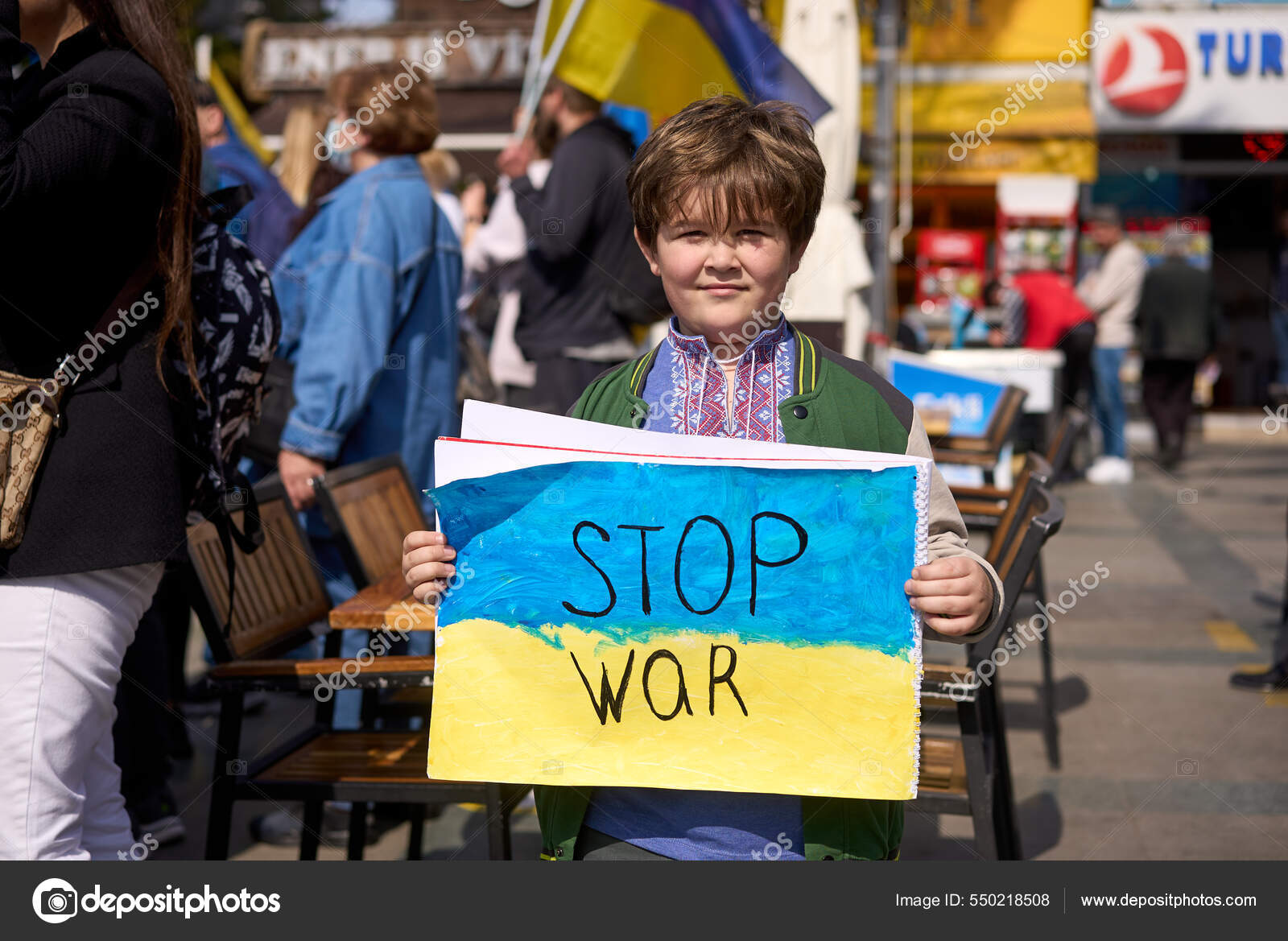 АНТАЛЯЯ, ТУРКЕЙ - 24 Февраля 2022 Года: Протест Украинской Войны.