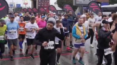 ANTALYA, TURKEY - 6 Mart 2022 Runtalya Maratonu başlıyor. Koşucuların sayısı on binden fazlaydı..