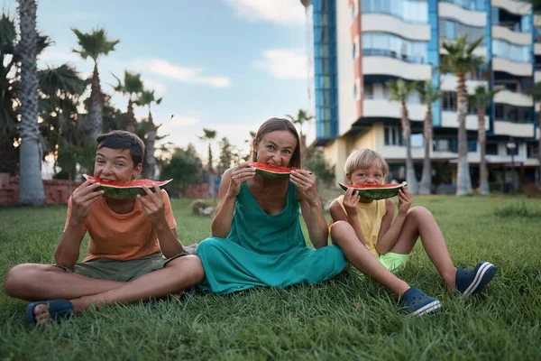 Sweet Family Mother Her Kids Eating Armelon Outdoor Having Fun — стоковое фото