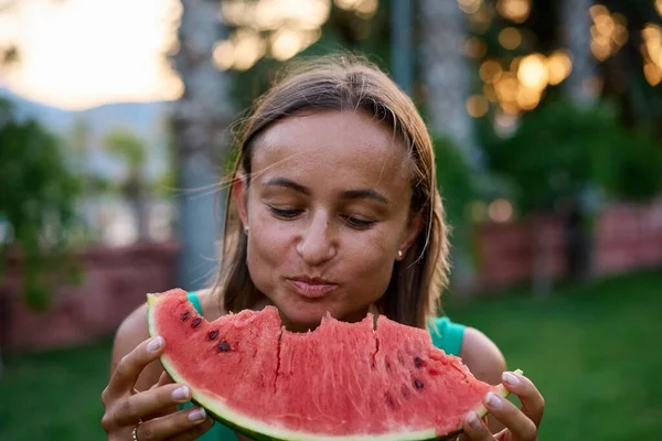 Close Excited Young Girl Summer Spending Time Park Biting Slice — Stock Photo, Image