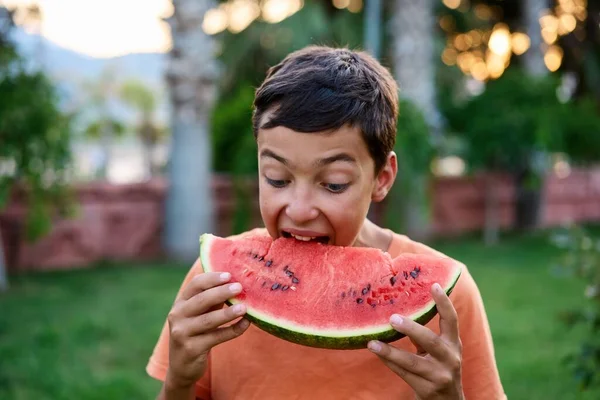 Cute Boy Eating Watermelon Outdoors Summer Healthy Eating Seasonal Berries — Stock Photo, Image