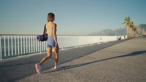 Sporty Young Athletic Girl Yoga Mat Walking Bridge High Quality — 비디오