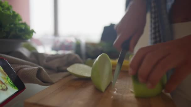 Happy Caucasian Woman Using Blender Preparing Smoothie Kitchen Healthy Lifestyle — Stok video