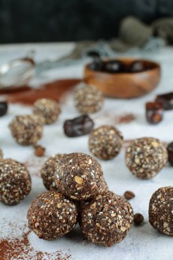 Yulaf ve Tarihli Mocha Enerji Topları