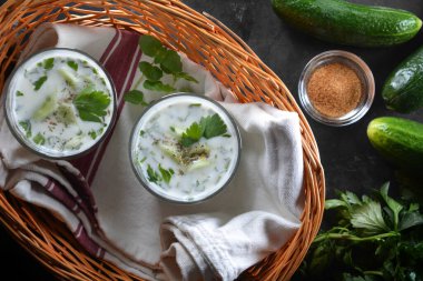 Lezzetli biryani soslu tavuk.