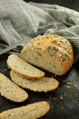 Tohumlu ev yapımı karabuğday ekmeği.