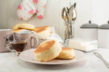 Ev yapımı İngiliz çörekleri. Nefis bir kahvaltı tarifi.