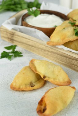 Lezzetli böreklerden yakın çekim.