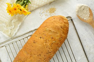 Tohumlu Klasik Ev Yapımı Tam Buğday Ekmeği