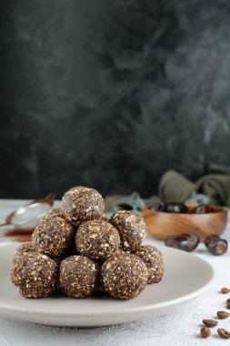 Yulaf ve Tarihli Mocha Enerji Topları