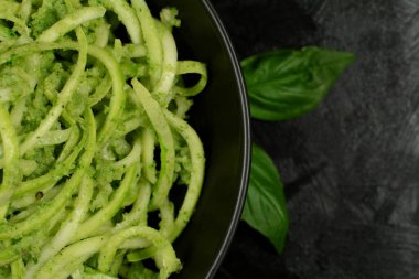 Keto Diyet Kabak Eriştesi Basil Pesto, Bitkiler