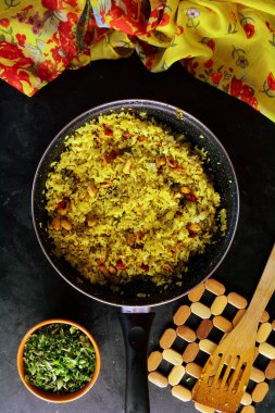 Lezzetli Kanda Poha 'nın yakın çekimi.