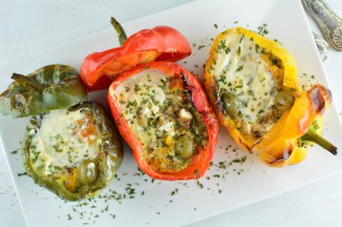 Doldurulmuş Renkli Çan Biberleri