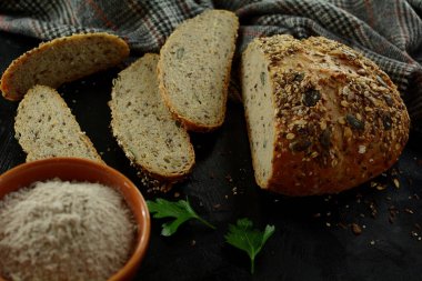 Tohumlu ev yapımı karabuğday ekmeği.