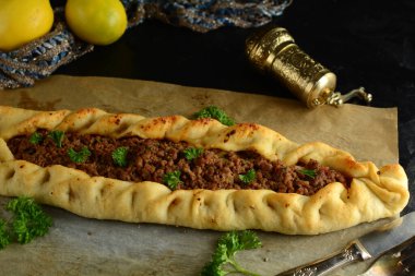 Geleneksel Ev Yapımı Lübnan Etli Turtası - Sfeeha