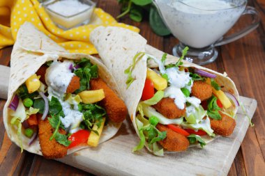 Balık kroket ve sebzeli pide.