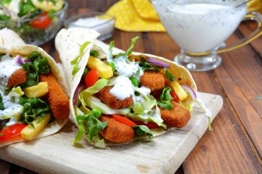 Balık kroket ve sebzeli pide.