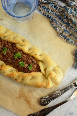 Geleneksel Ev Yapımı Lübnan Etli Turtası - Sfeeha