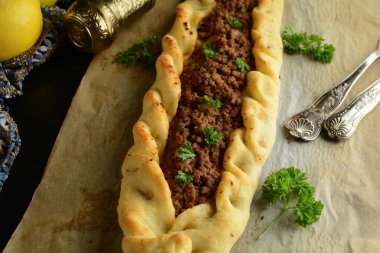 Geleneksel Ev Yapımı Lübnan Etli Turtası - Sfeeha