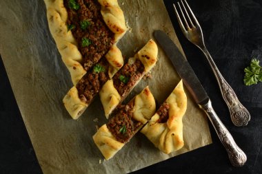 Geleneksel Ev Yapımı Lübnan Etli Turtası - Sfeeha