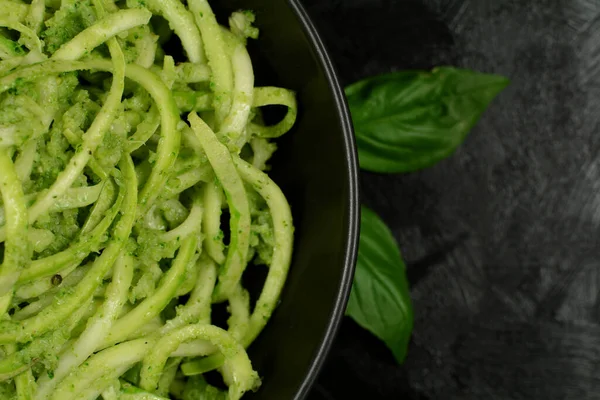 Keto Diyet Kabak Eriştesi Basil Pesto, Bitkiler