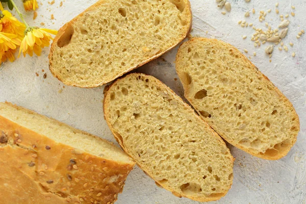 Pão Trigo Inteiro Caseiro Clássico Com Sementes — Fotografia de Stock