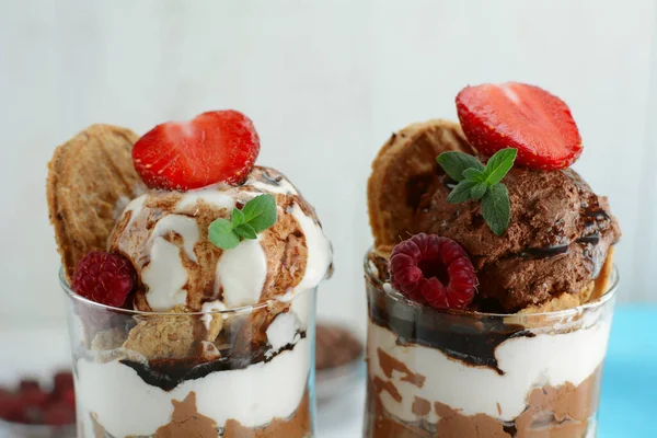 Gelado Parfait Com Biscoitos Frutas — Fotografia de Stock