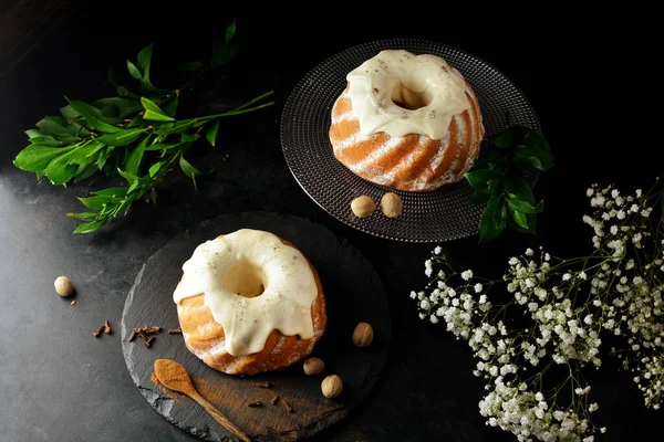 Vakantie Bundt Cakes Met Witte Vanille Glazuur — Stockfoto
