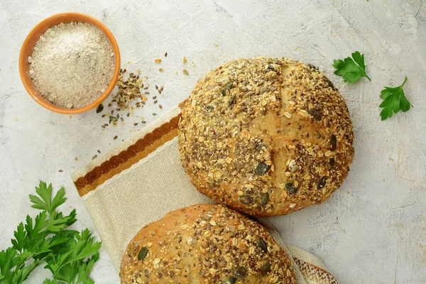 Domácí Kulatý Pohankový Chléb Semínky — Stock fotografie