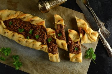 Geleneksel Ev Yapımı Lübnan Etli Turtası - Sfeeha