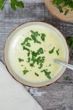 Kremalı mantar ve maydanozlu Gorgonzola Çorbası.