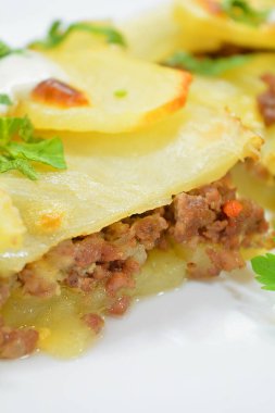 Lezzetli Geleneksel Akdeniz Musakka 'sına yakın çekim