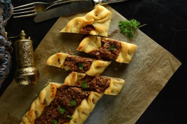 Geleneksel Ev Yapımı Lübnan Etli Turtası - Sfeeha