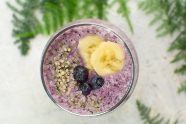 Lezzetli yabanmersini Smoothie 'nin yakın plan çekimi.