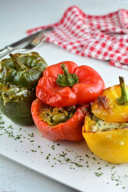 Doldurulmuş Renkli Çan Biberleri