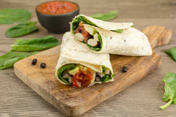 Close Shot Delicious Fresh Avocado Wrap Wooden Board — Stock Photo, Image