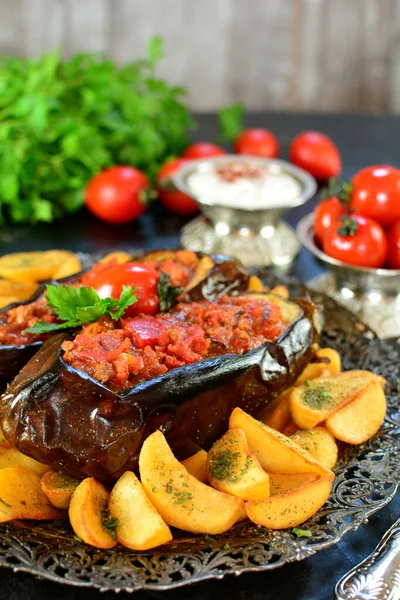 Heerlijke Geroosterde Aubergines Aardappelen — Stockfoto